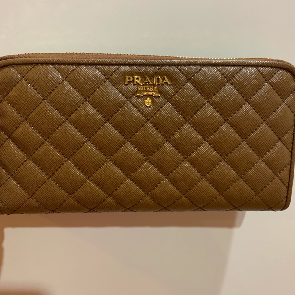 PRADA Wallet -  Saffiano Quilti Cannella
